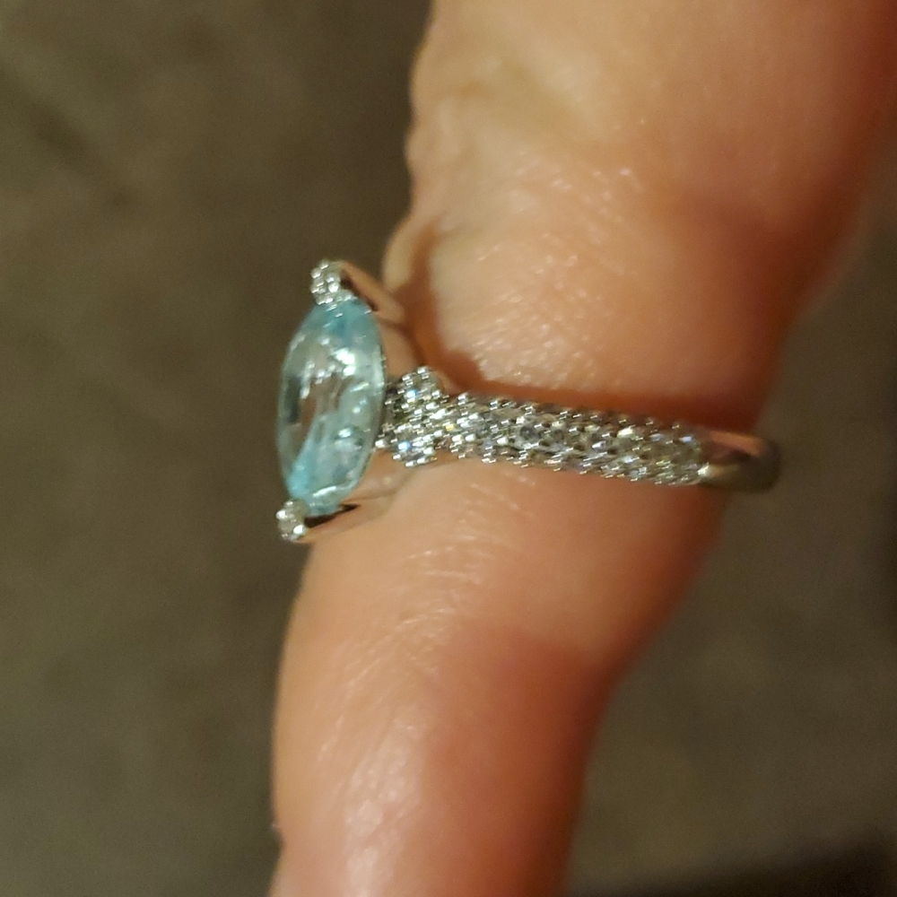 Ladies ring size 8 - Picture 6 of 7